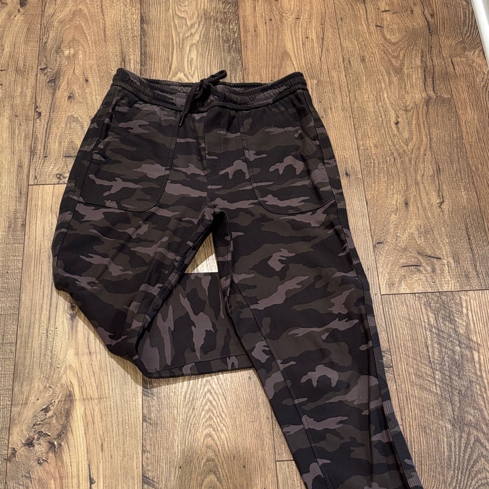 Athleta Camouflage Farallon Joggers